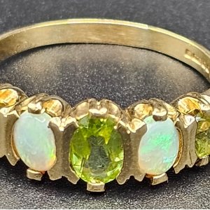 vintage 9ct opal and peridot ring