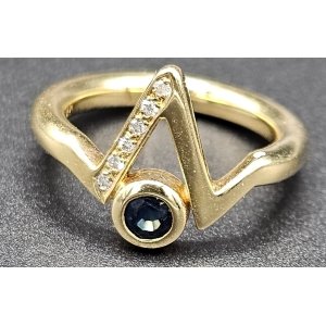 unique 18ct sappire ring