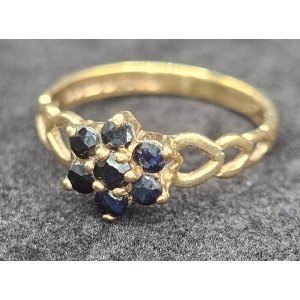 vintage 9ct sapphire daisy ring
