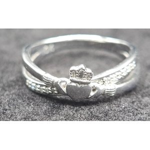 10ct claddagh ring