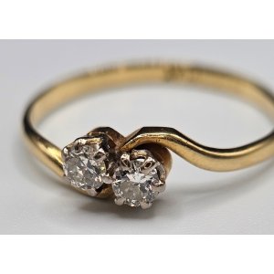 18ct & platnium diamond ring